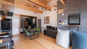 Cottage, Mountain View | In-room dining