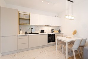 Kühlschrank, Ofen, Herdplatte, Geschirrspüler