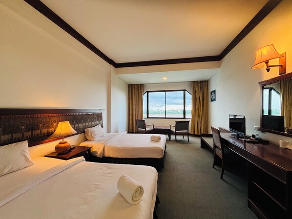 Superior Single Room, 2 Bedrooms, Non Smoking, River View - Royal Mekong Riverside Hotel (Nong Khai)