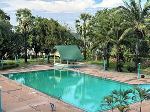 Outdoor pool - Royal Mekong Riverside Hotel (Nong Khai)