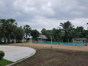 Outdoor pool - Royal Mekong Riverside Hotel (Nong Khai)
