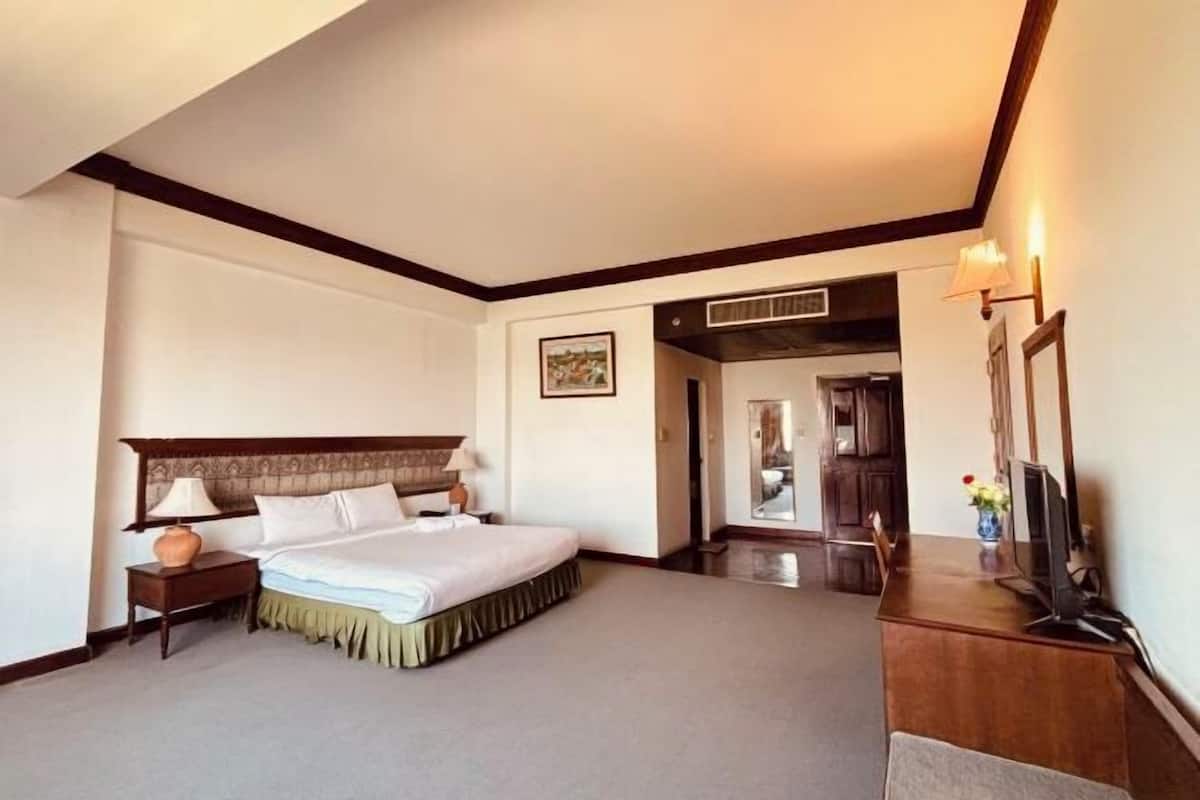 Iron/ironing board (on request), WiFi (free), bed sheets