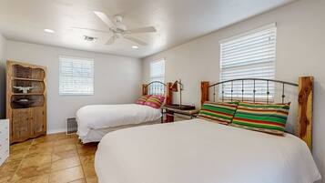 4 chambres, fer et planche Ă repasser, lit parapluie, accĂšs Internet