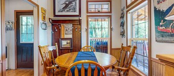 Charming cabin with fire pit, Wi-Fi, free attraction tickets, and picnic area