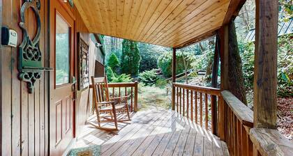 Cozy cabin retreat, private setting, surrounded by nature