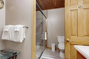 Hair dryer, towels - Cozy cabin retreat, private setting, surrounded by nature (Boone)