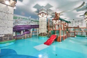 Zona de juegos infantil cubierta