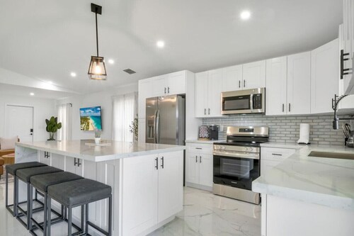 Modern Luxury Retreat - Centrally Located in WPB