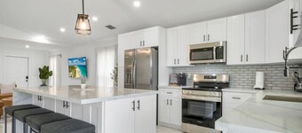 Modern Luxury Retreat - Centrally Located in WPB