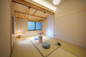 Casa tradicional, 2 quartos, cozinha, vista para o jardim | 2 quartos, cofres nos quartos, individualmente decorados