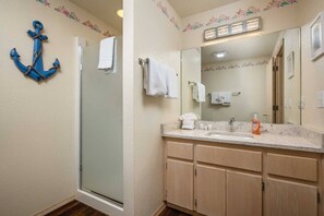 Shower, hair dryer, towels, shampoo - Wonderful North End Seaside Home, Fenced Backyard, Backyard Patio, 1 Mile to Shops, Food, and Fun (Seaside)