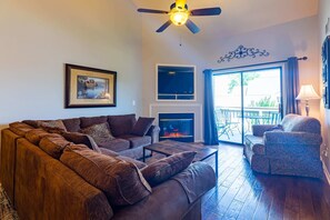 TV, fireplace, offices - 3BD/3BA Beauty! Summa (Branson)