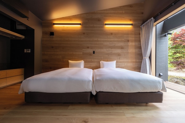 Suite, Multiple Beds, Private Bathroom, Garden View | 1 bedroom, soundproofing, free WiFi