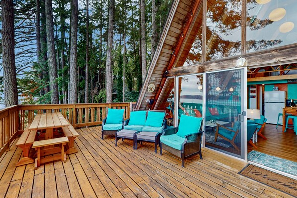 Outdoor dining - Dog-friendly waterfront escape with expansive deck, gas grill and gorgeous views (Gig Harbor)
