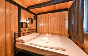 2 soverom, reiseseng for barn, wi-fi (inkludert) og sengetøy