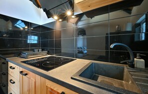 Fridge, stovetop, dishwasher, coffee/tea maker