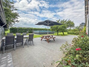 Outdoor dining - Beautifully detached home with a swimming pool (Terneuzen)