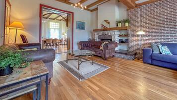 Télévision, table de tennis de table