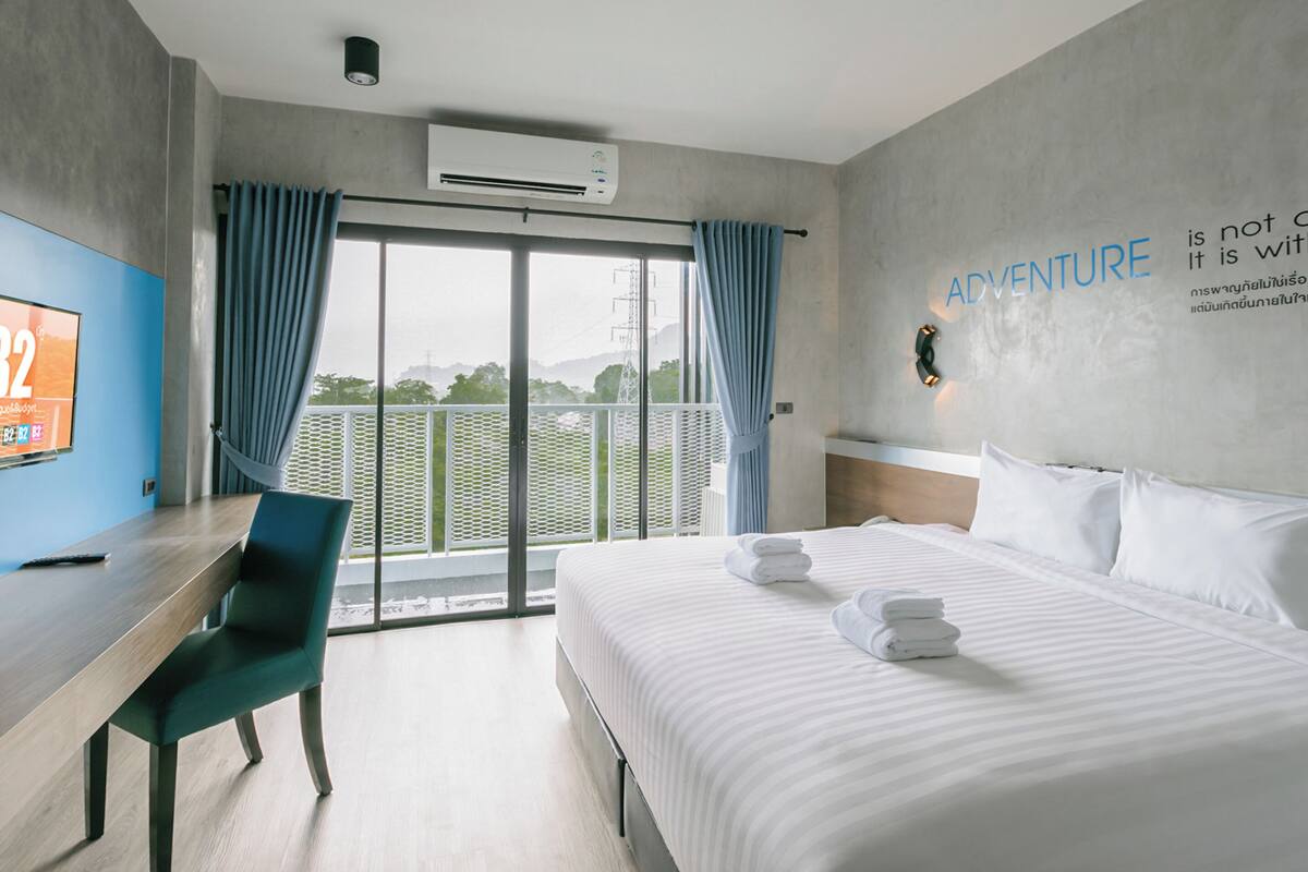 Deluxe Premier Room | ตู้นิรภัยในห้องพัก, Wi-Fi ฟรี, ผ้าปูที่นอน