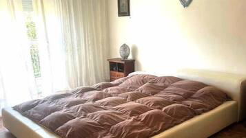 2 Schlafzimmer, Bügeleisen/Bügelbrett