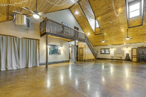 Interior - 28 Acres: Home w/ Barn & Fire Pit Near Franklin! (Otto)