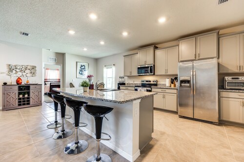 Pet-Friendly Home w/ Screened Patio in Newberry!