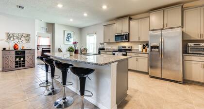 Pet-Friendly Home w/ Screened Patio in Newberry!