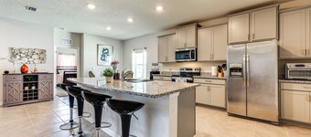 Pet-Friendly Home w/ Screened Patio in Newberry!