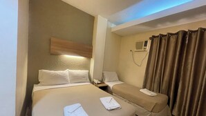 Chambre triple Confort | Bureau, accès au Wi-Fi (inclus)