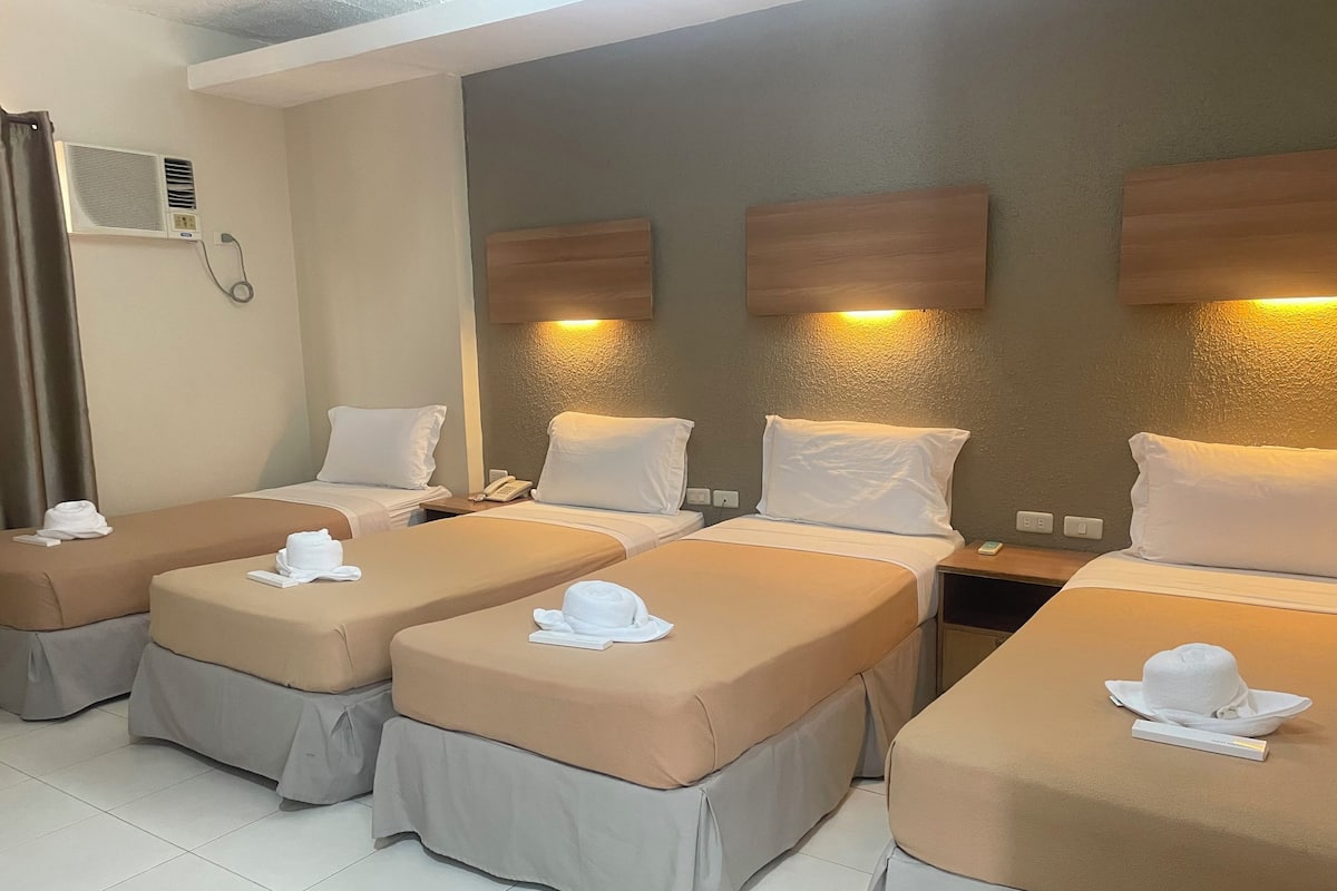 Quadrupla Comfort | Una scrivania, Wi-Fi gratuito