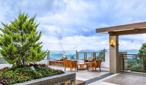 Serene Premier Cozy Condo with Balcony, 2BR Parking Outlook Drive Baguio