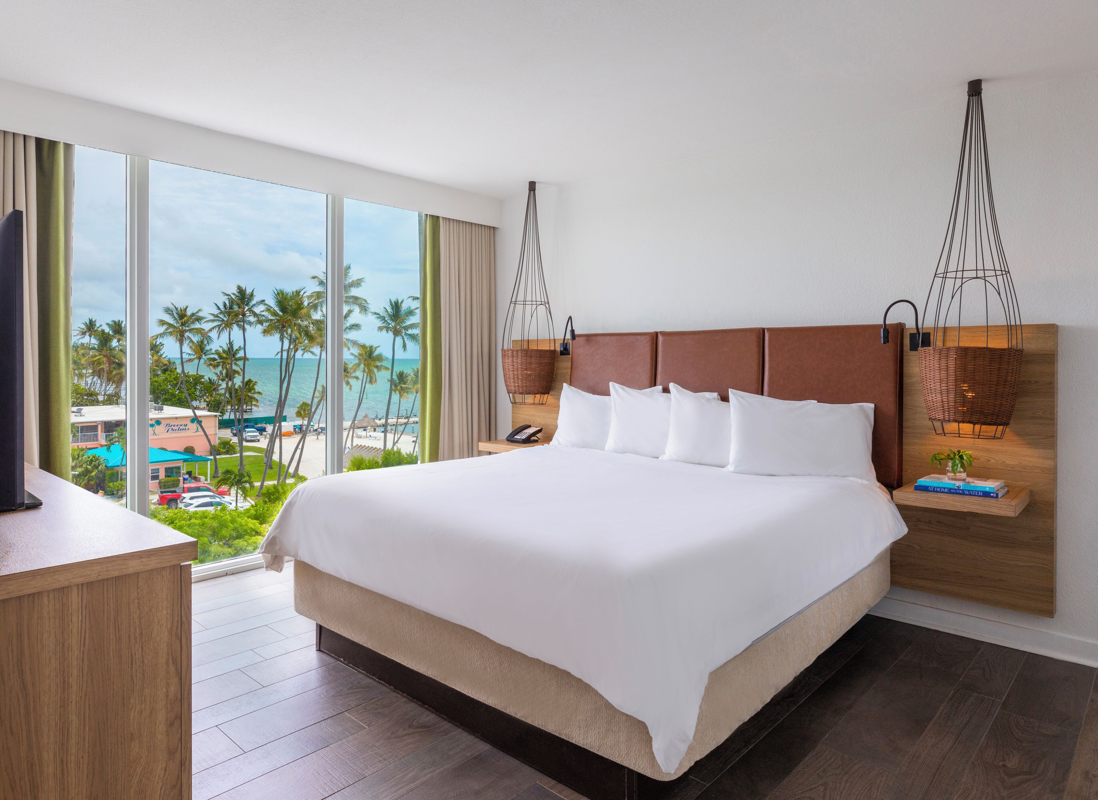 Indulge In Home Like Comfort 1br! Free Parking, Onsite Pool, Pets Allowed - Islamorada, FL