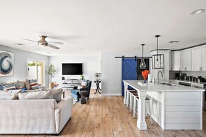 Televisie, videospelletjes, boeken en een kantoor