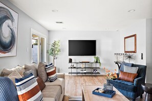 Televisie, videospelletjes, boeken en een kantoor