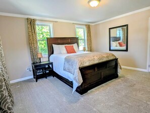 3 bedrooms, iron/ironing board, travel crib, free WiFi