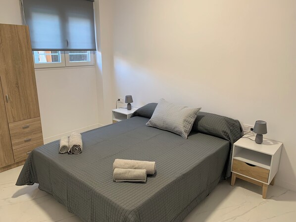 2 bedrooms, travel cot, WiFi, bed sheets