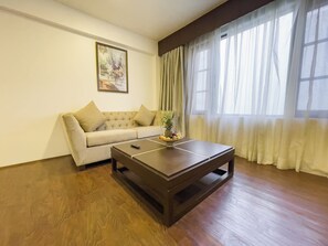 迷你吧、办公桌、笔记本电脑工作区、熨斗/熨板