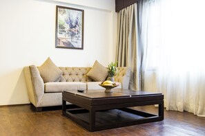 迷你吧、办公桌、笔记本电脑工作区、熨斗/熨板