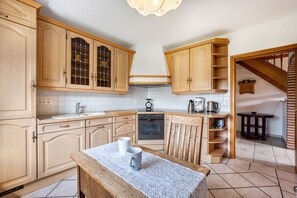 Frigorifero, forno, piano cottura, lavastoviglie