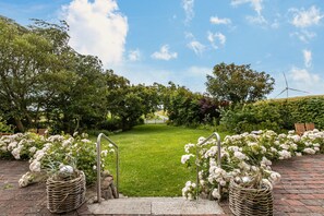 Property grounds - Apartment 'Fewo Luzie' with Private Terrace, Shared Garden and Wi-Fi (Emmelsbüll-Horsbüll)