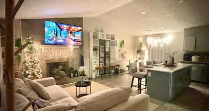 Cozy 3/2 Home Best Food Atl, Pet-Friendly, Quiet Safe, Fenced Yard, Privacy