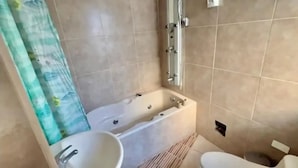タオル、石鹸、シャンプー、トイレットペーパー