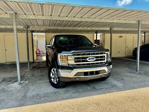 Property grounds - Vacation home just 12 minutes drive to Texas A&M University - Corpus Christi (Corpus Christi)