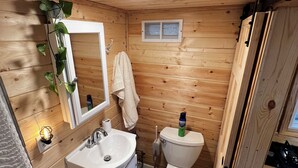 Dusj, hårføner, bidé og håndklær