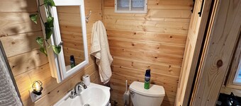 Soul Food Cafe Tiny Home Camper in charming Yemassee, SC with WiFi, Heat, AC, et