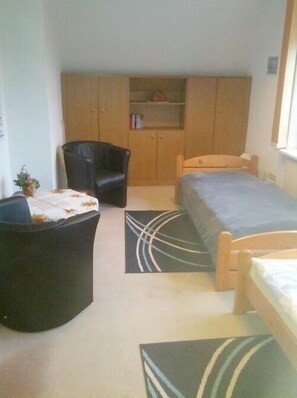2 chambres, accĂšs Internet, draps fournis
