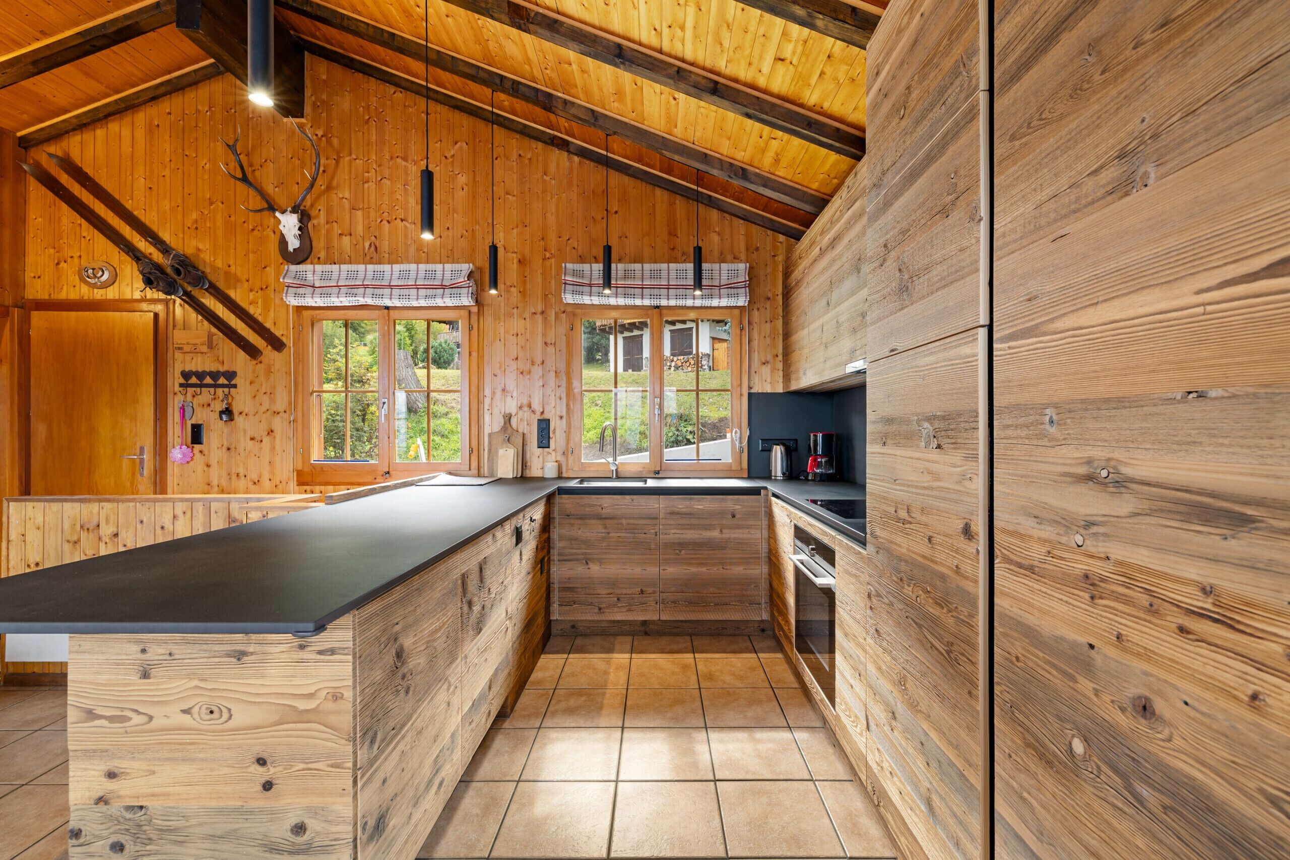 Kühlschrank, Mikrowelle, Ofen, Geschirrspüler