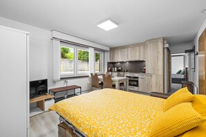 WiFi (無料)、ベッドシーツ