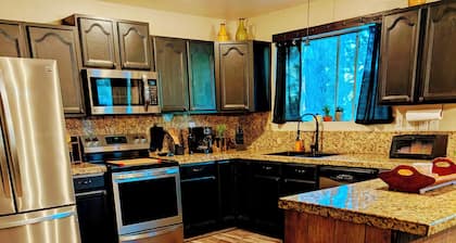 Enjoyable 4-bedroom house 1 min from Fool Hollow Lake!