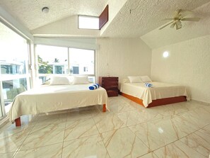 5 quartos, escrivaninha, ferros/tábuas de passar roupa, Wi-Fi